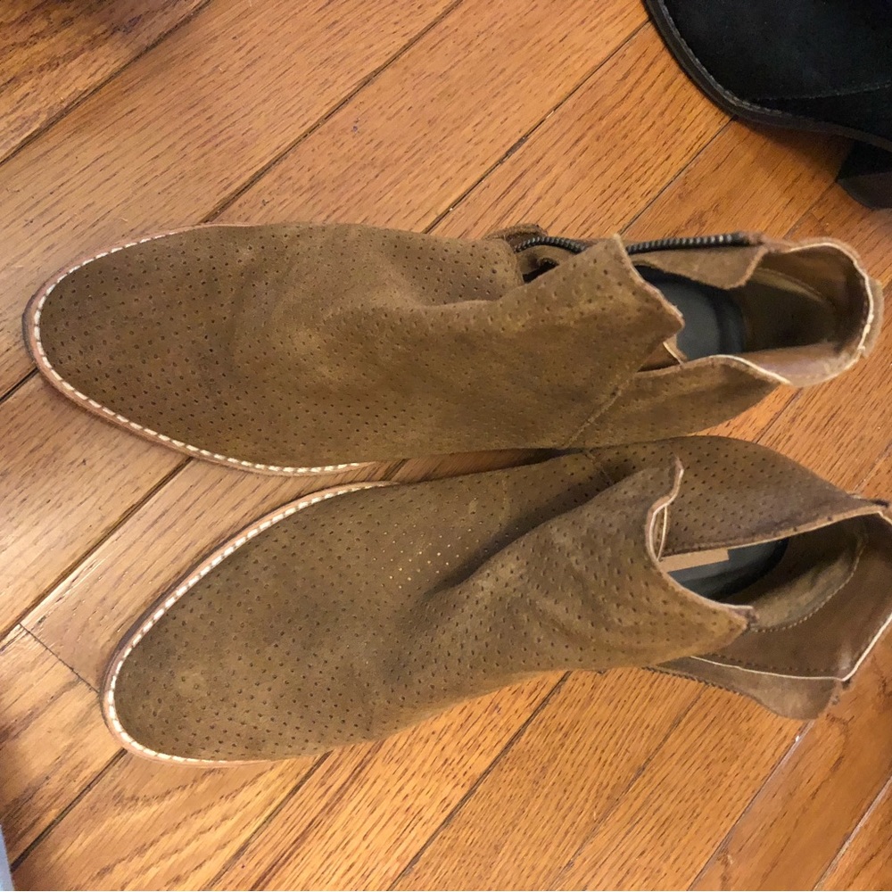 Dolce Vita size 6 booties